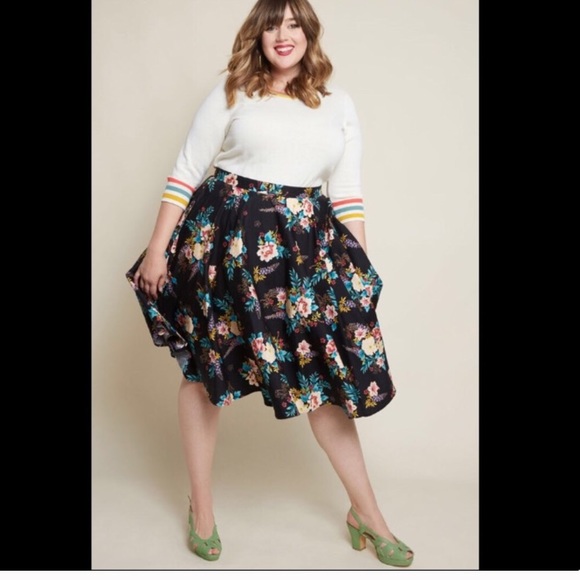 Hell Bunny Dresses & Skirts - 🆕💕Modcloth-Pinup Black Floral Skirt, has Pockets
